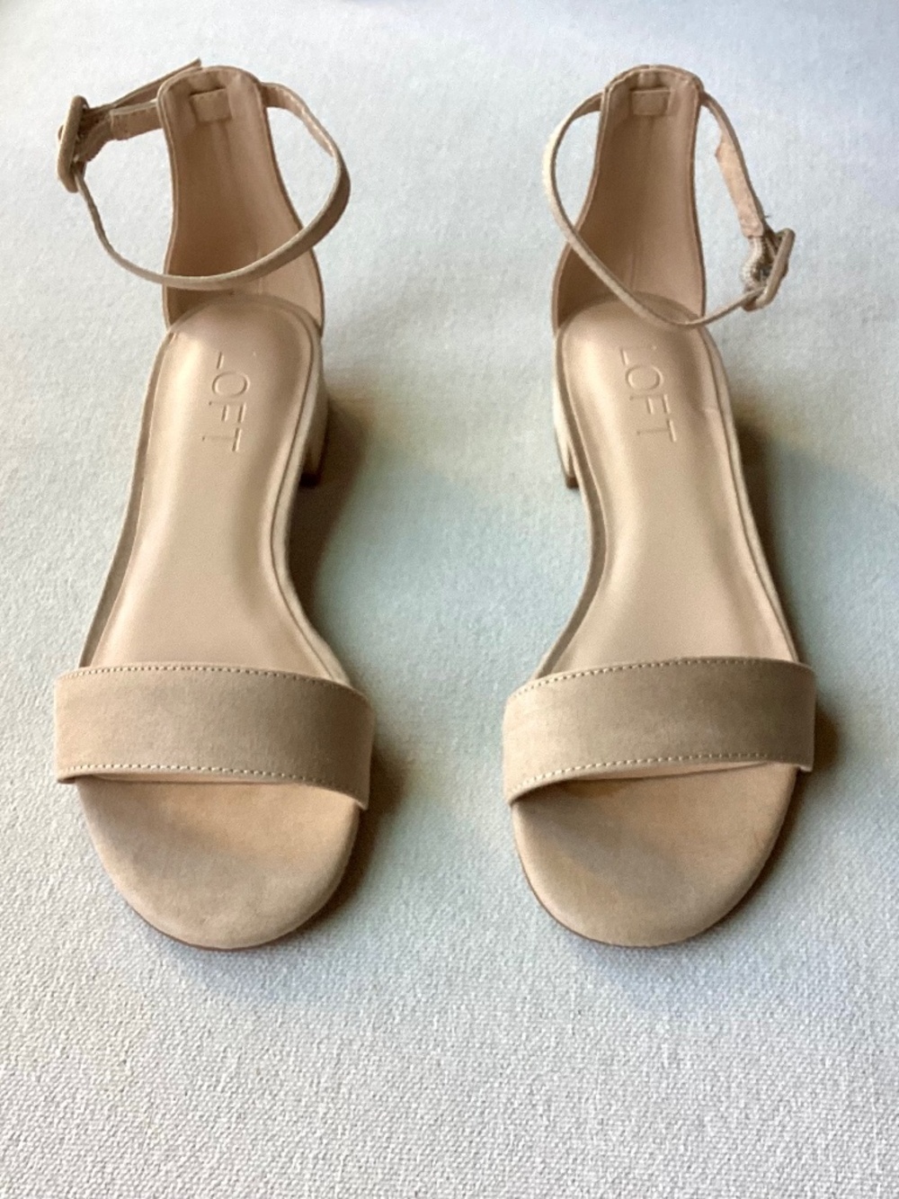 Ann Taylor Loft Sz 5 Tan Suede Low Wedge Open Toe Ankle Strap Sandals